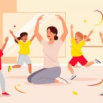 明るいダンススタジオで、ひざをついた先生と小さな子どもたちが両手を上げて踊っているイラスト